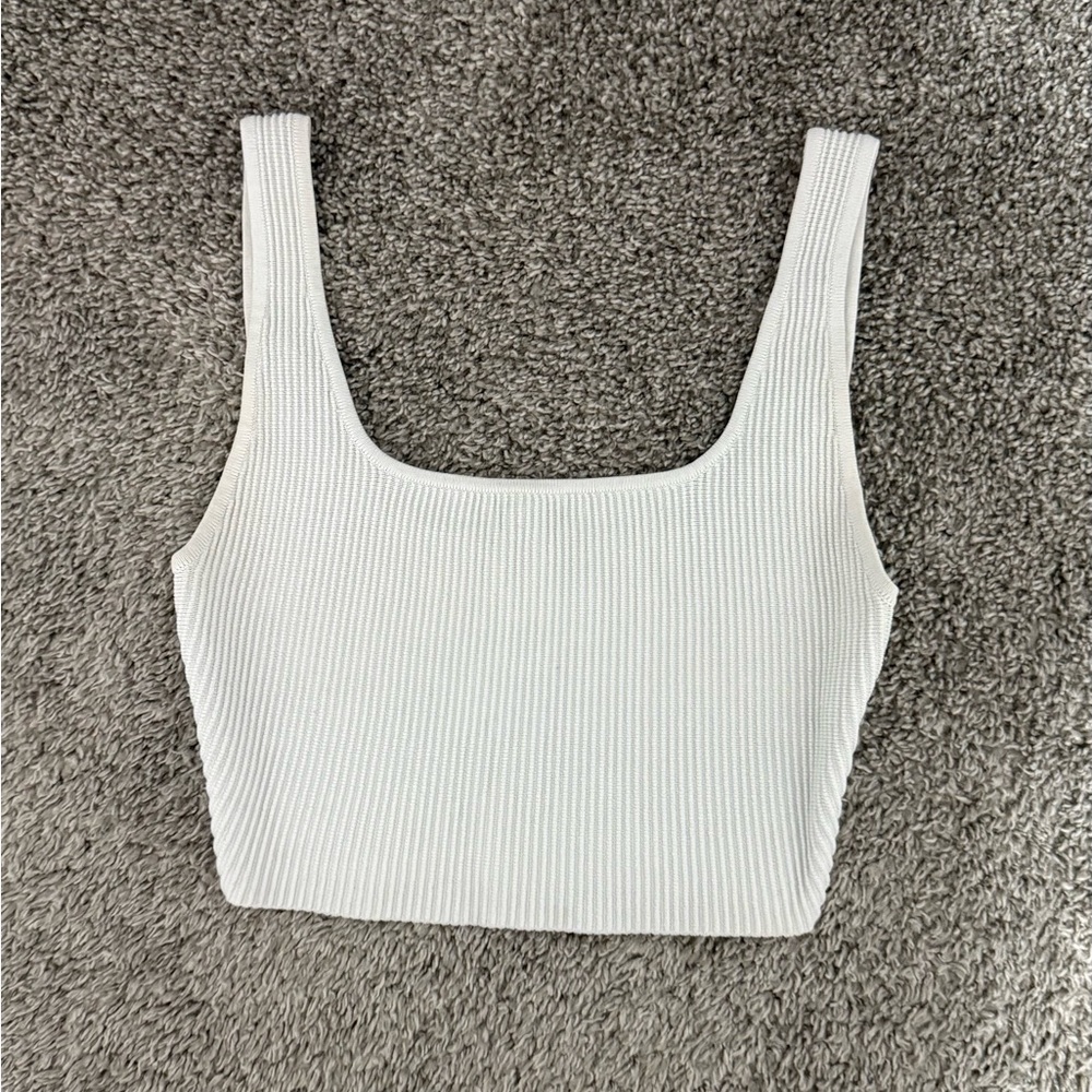 Aritzia Babaton White Ribbed Women's Top